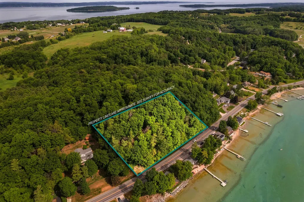 00 Center Road Peninsula Township MI 49686