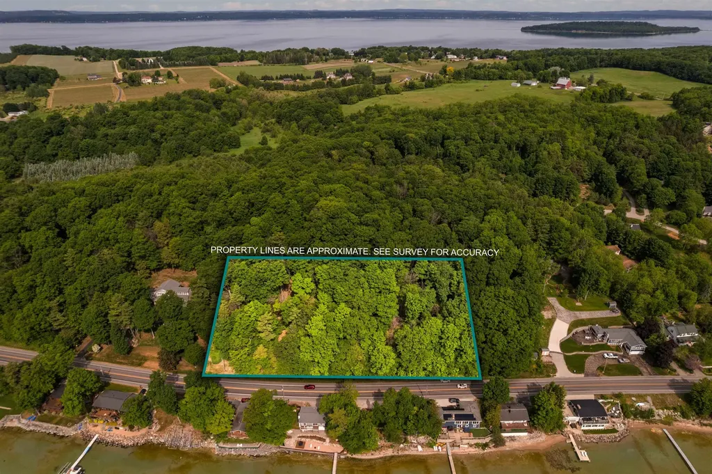 00 Center Road Peninsula Township MI 49686