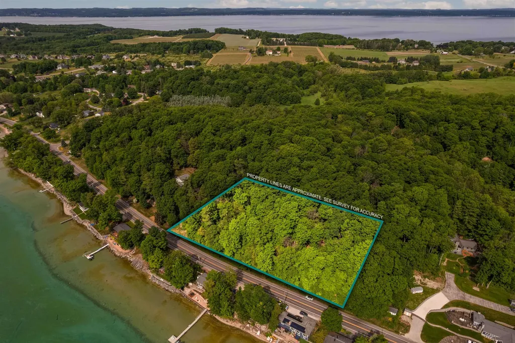 00 Center Road Peninsula Township MI 49686