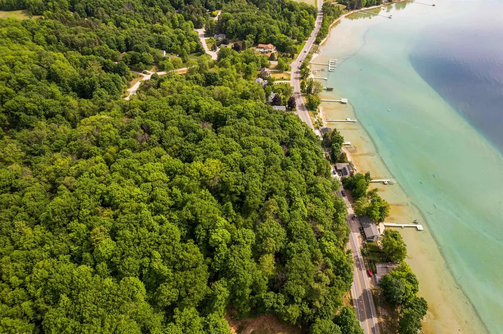 00 Center Road Peninsula Township MI 49686