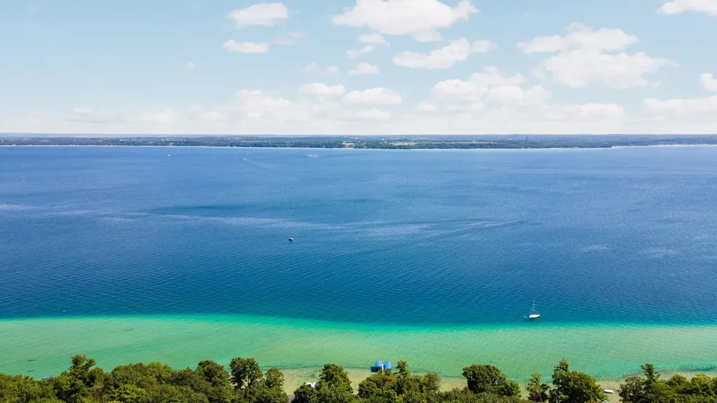 00 Center Road Peninsula Township MI 49686