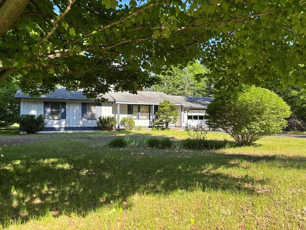 10009 E Lakeview Hills Road Elmwood Charter Township MI 49684