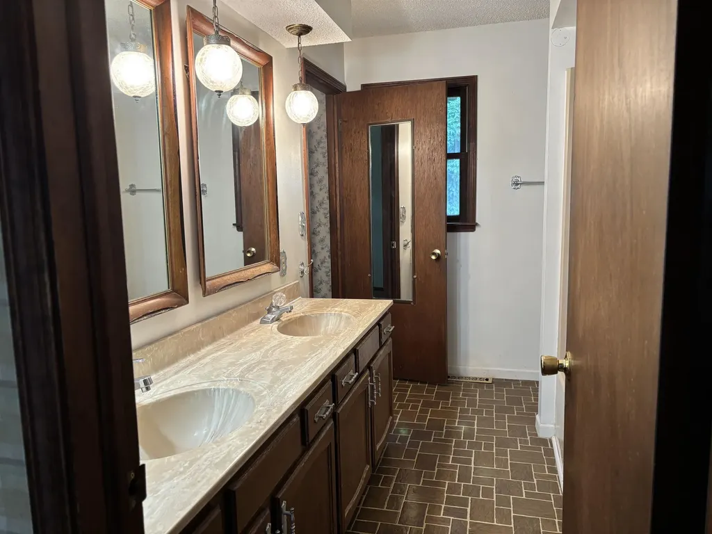 10009 E Lakeview Hills Road Elmwood Charter Township MI 49684