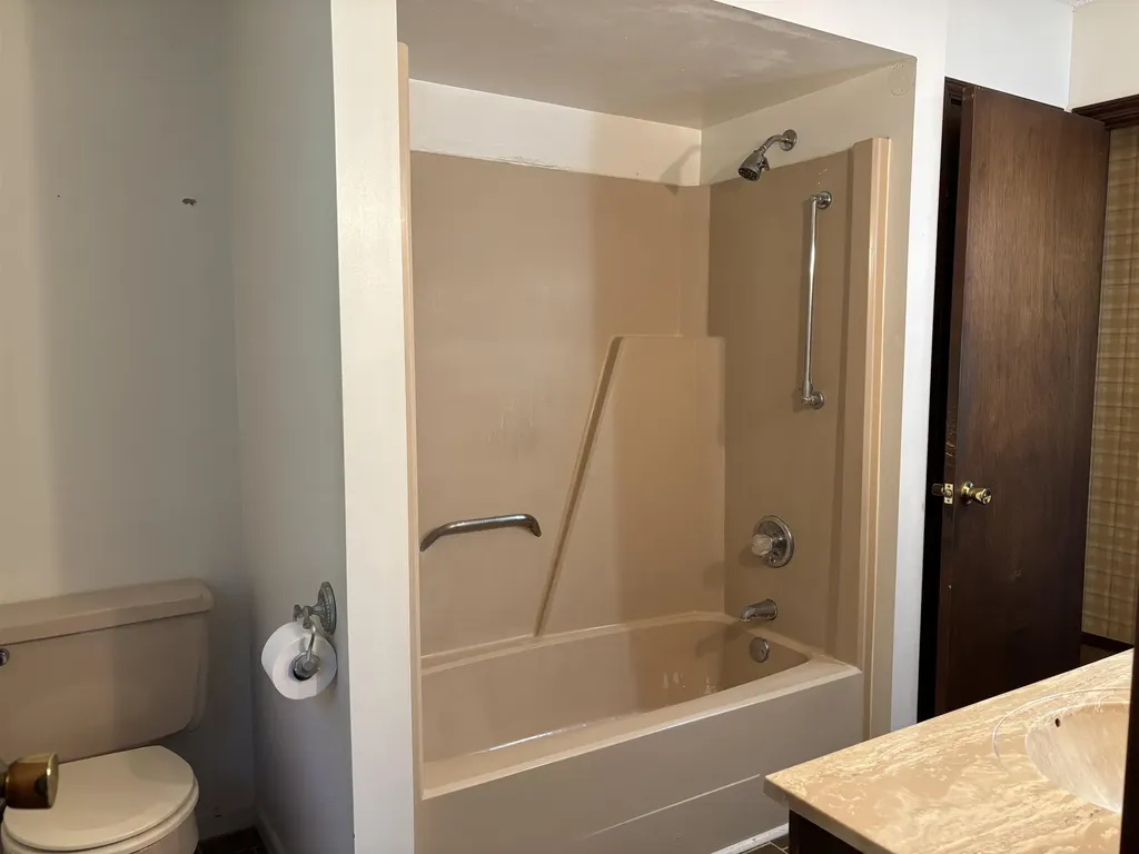 10009 E Lakeview Hills Road Elmwood Charter Township MI 49684