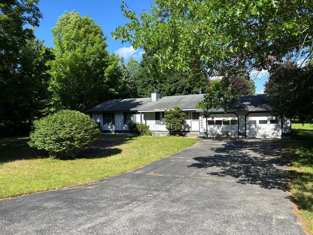 10009 E Lakeview Hills Road Elmwood Charter Township MI 49684