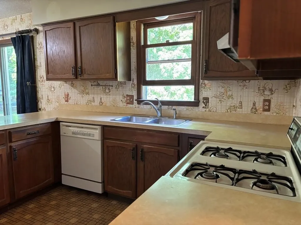 10009 E Lakeview Hills Road Elmwood Charter Township MI 49684