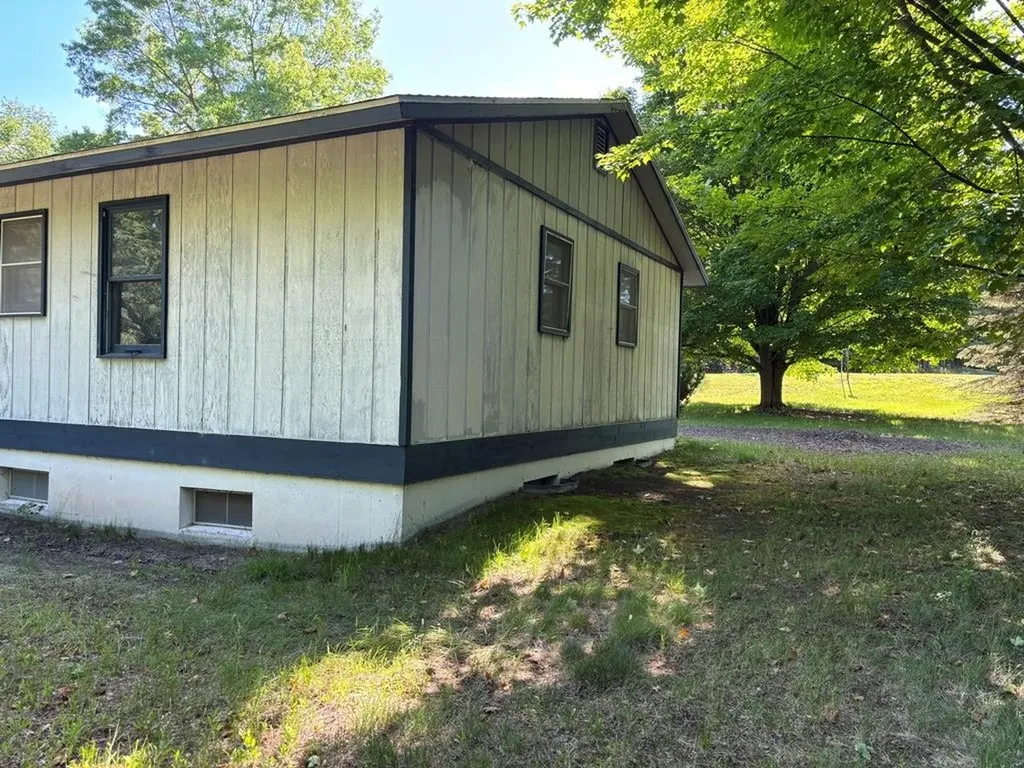 10009 E Lakeview Hills Road Elmwood Charter Township MI 49684