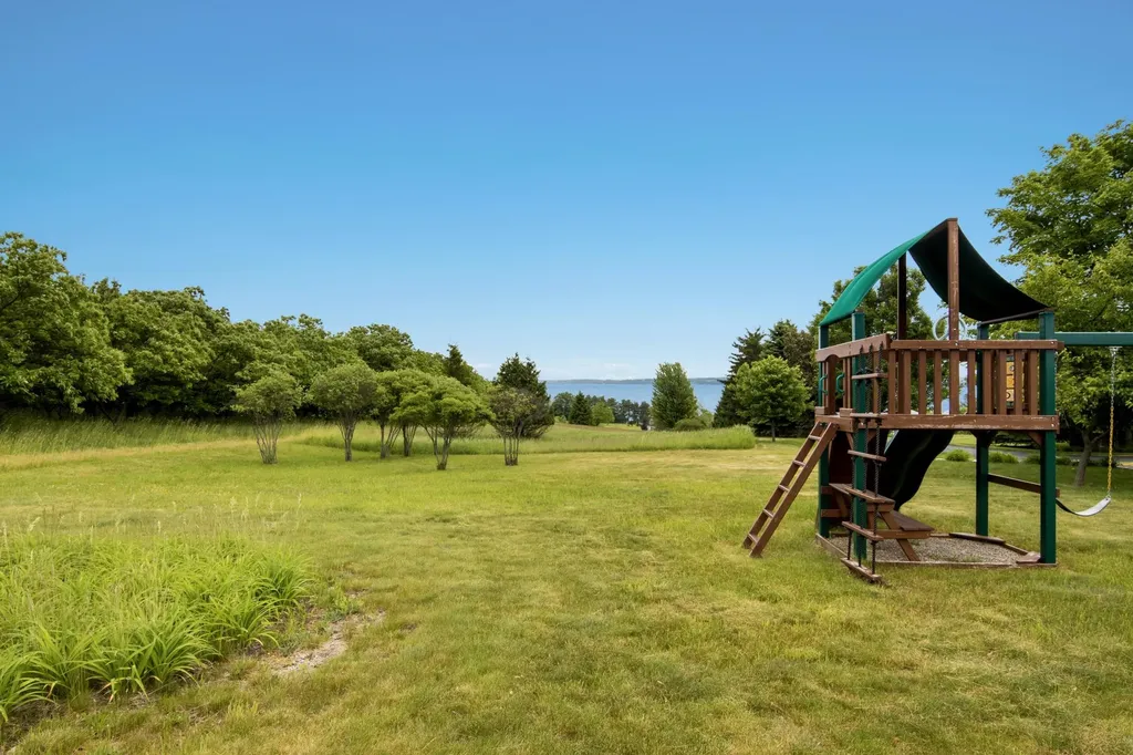 8546 East Beach Trail Peninsula Township MI 49686
