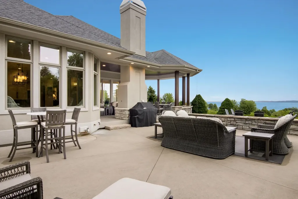 8546 East Beach Trail Peninsula Township MI 49686