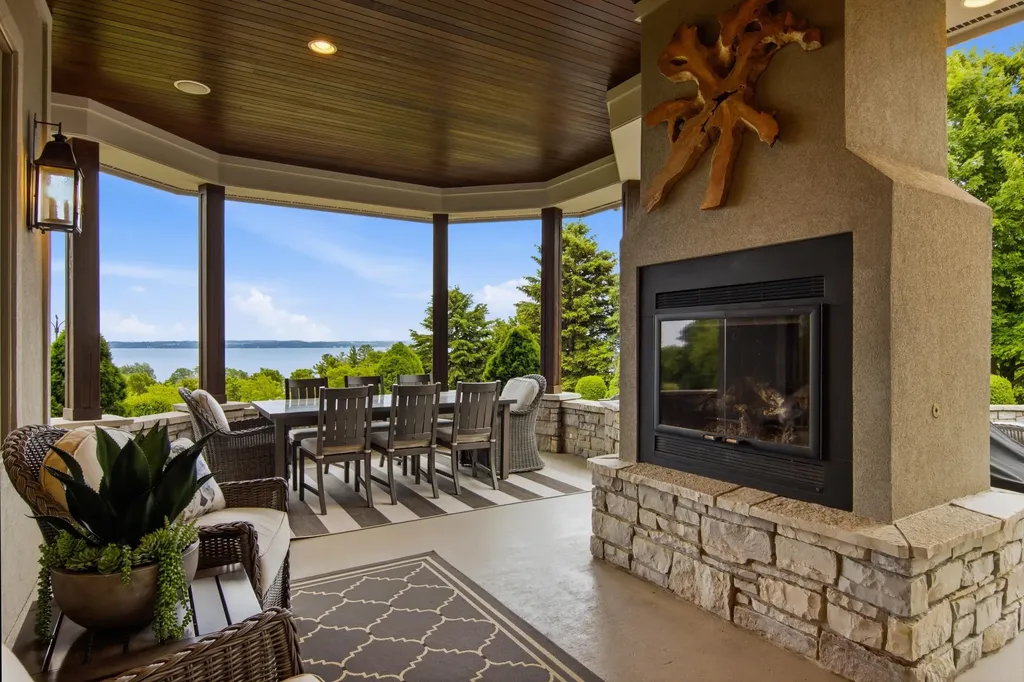 8546 East Beach Trail Peninsula Township MI 49686