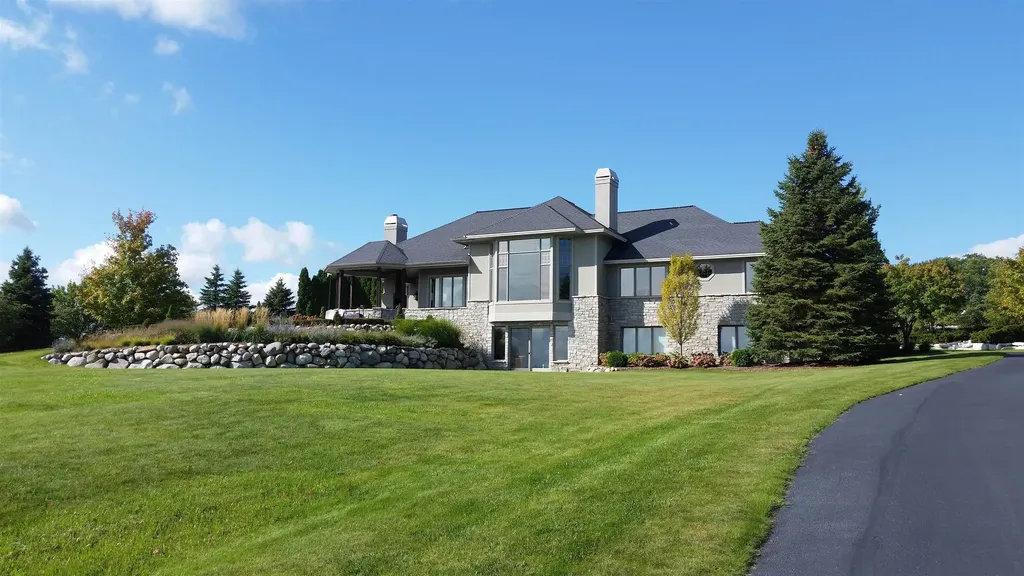 8546 East Beach Trail Peninsula Township MI 49686