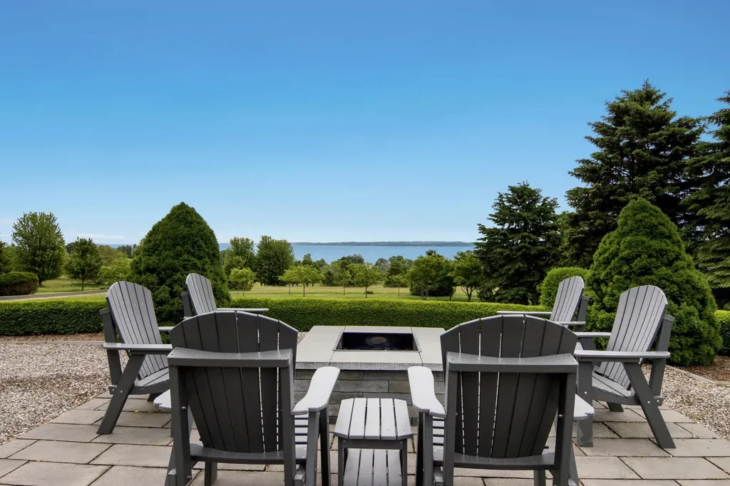 8546 East Beach Trail Peninsula Township MI 49686