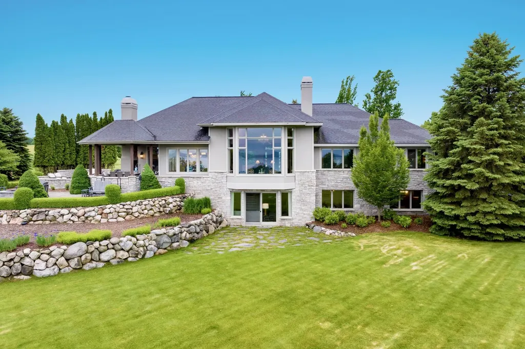 8546 East Beach Trail Peninsula Township MI 49686