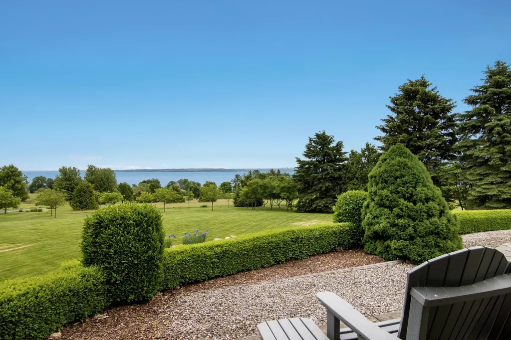 8546 East Beach Trail Peninsula Township MI 49686