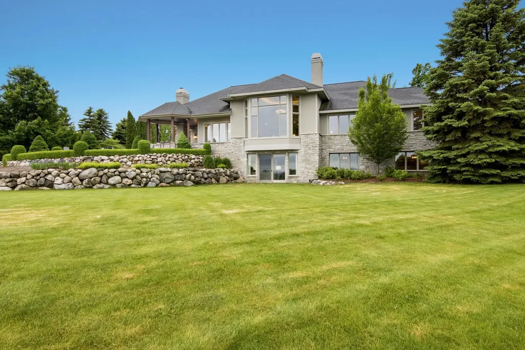 8546 East Beach Trail Peninsula Township MI 49686