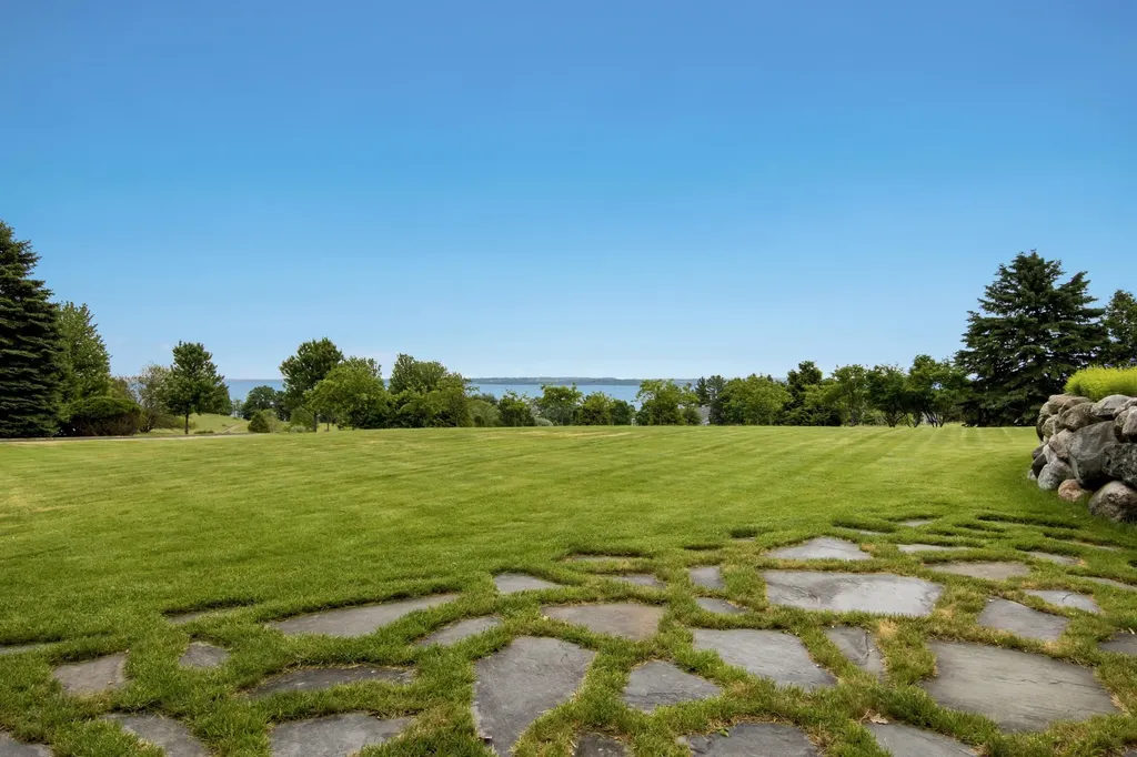 8546 East Beach Trail Peninsula Township MI 49686