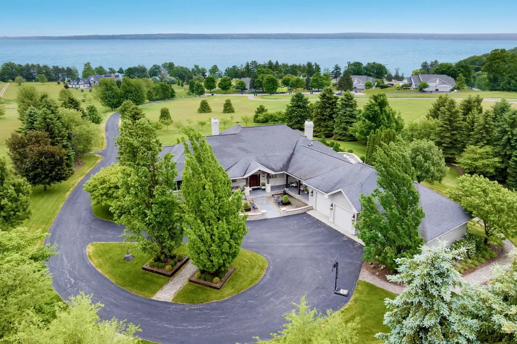 8546 East Beach Trail Peninsula Township MI 49686