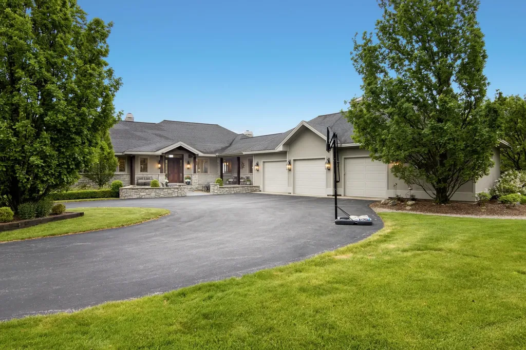 8546 East Beach Trail Peninsula Township MI 49686