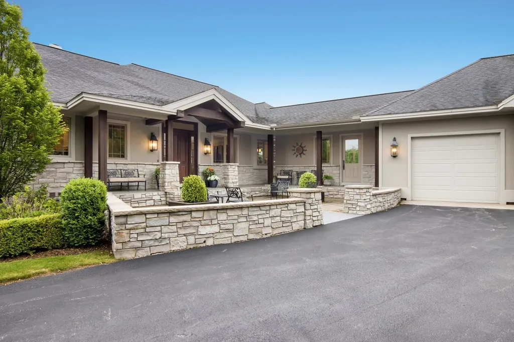 8546 East Beach Trail Peninsula Township MI 49686