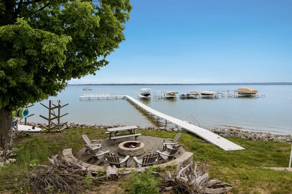 8546 East Beach Trail Peninsula Township MI 49686