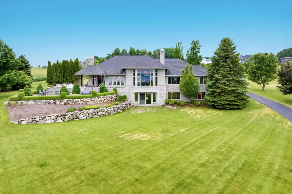 8546 East Beach Trail Peninsula Township MI 49686