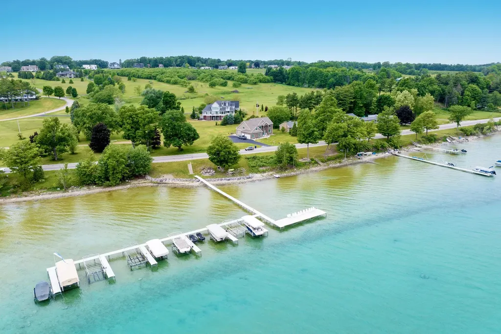 8546 East Beach Trail Peninsula Township MI 49686