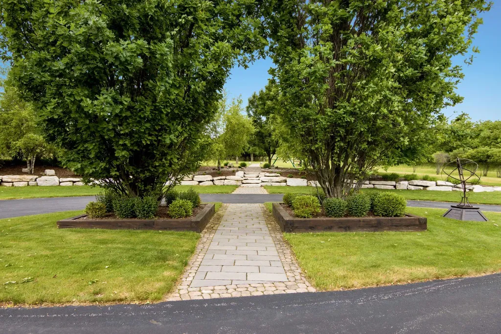 8546 East Beach Trail Peninsula Township MI 49686