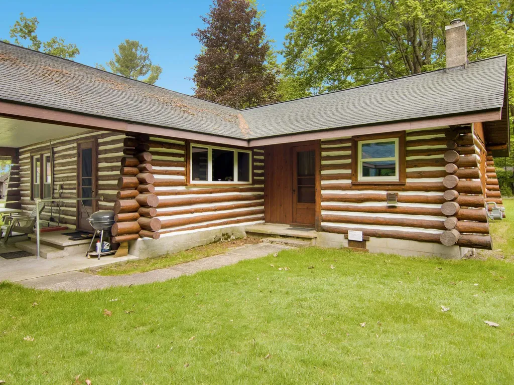 8646 Deadstream Road Lake Township MI 49640