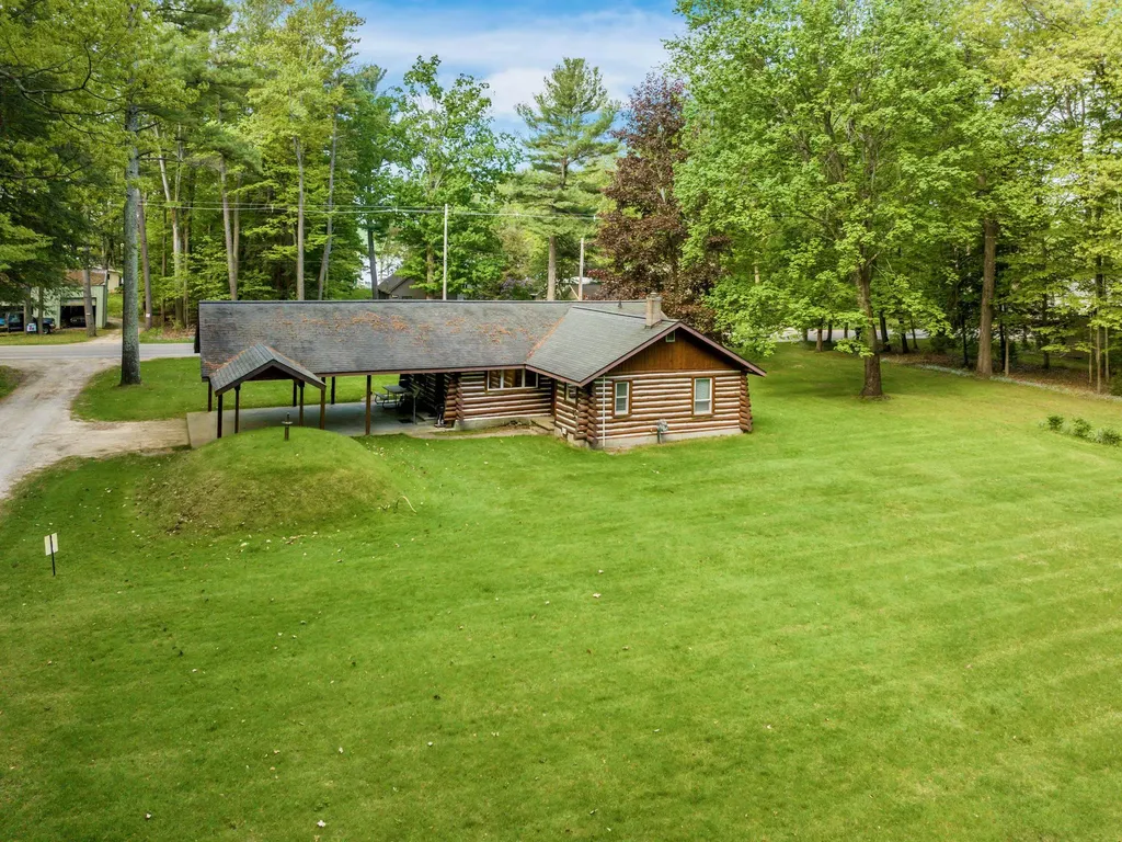 8646 Deadstream Road Lake Township MI 49640