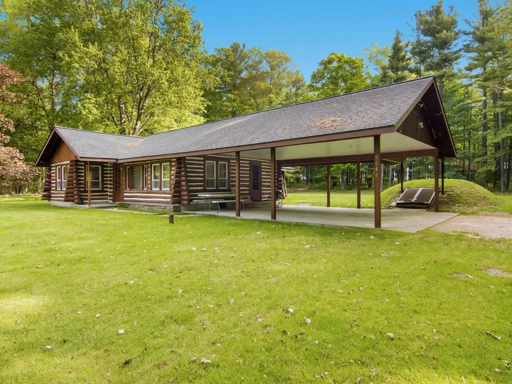 8646 Deadstream Road Lake Township MI 49640