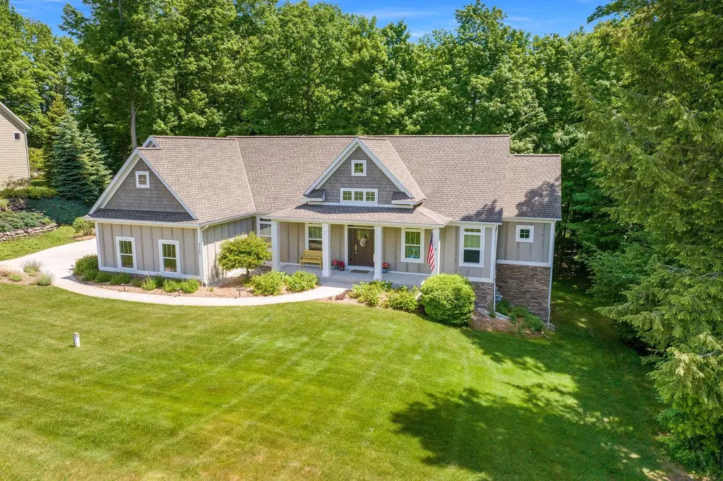 9390 E Summerfield Drive Elmwood Charter Township MI 49684