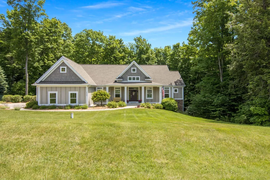 9390 E Summerfield Drive Elmwood Charter Township MI 49684