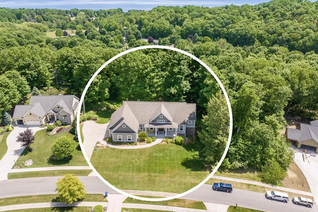 9390 E Summerfield Drive Elmwood Charter Township MI 49684