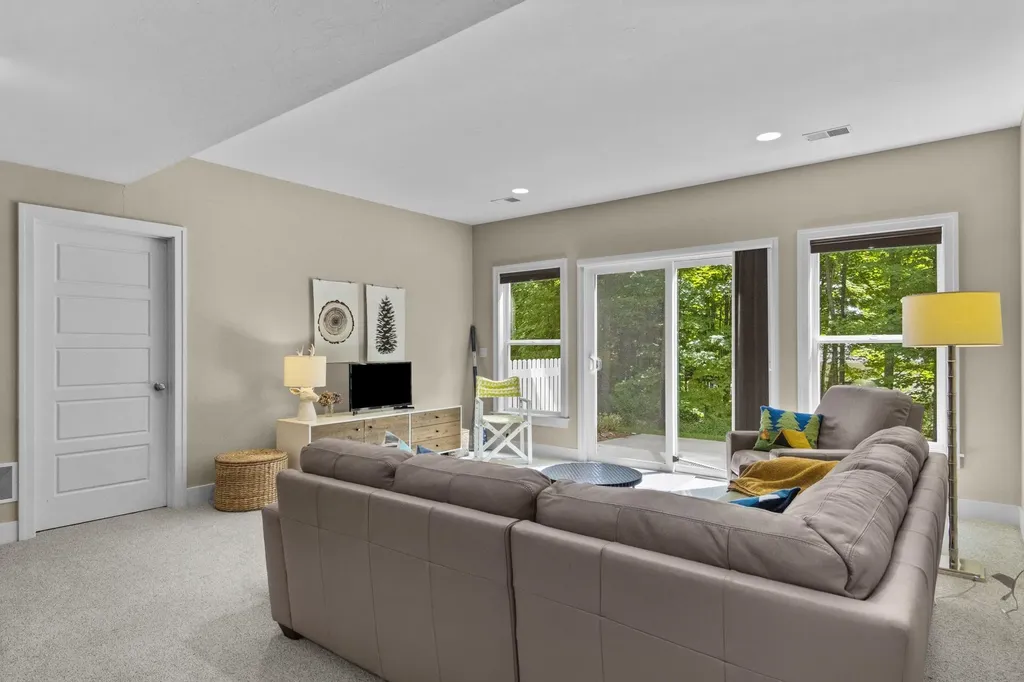 9390 E Summerfield Drive Elmwood Charter Township MI 49684