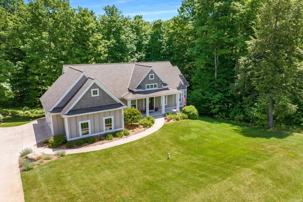 9390 E Summerfield Drive Elmwood Charter Township MI 49684