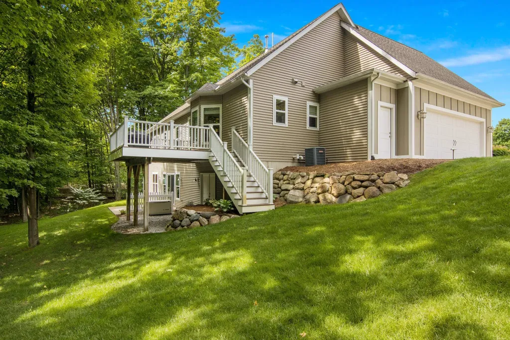 9390 E Summerfield Drive Elmwood Charter Township MI 49684