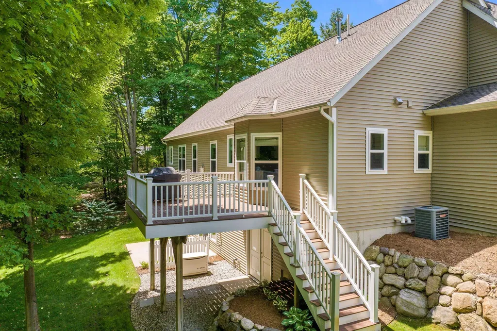 9390 E Summerfield Drive Elmwood Charter Township MI 49684