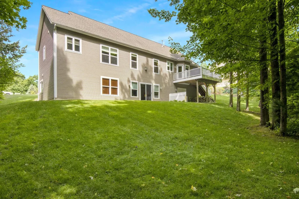 9390 E Summerfield Drive Elmwood Charter Township MI 49684
