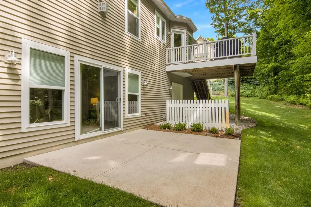 9390 E Summerfield Drive Elmwood Charter Township MI 49684