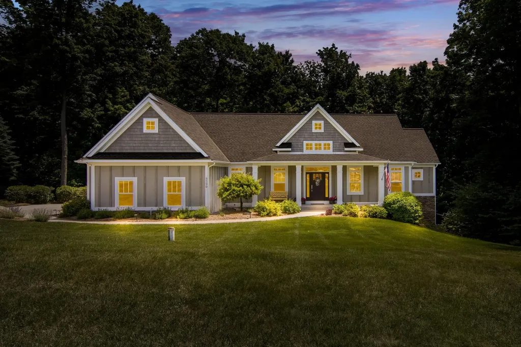 9390 E Summerfield Drive Elmwood Charter Township MI 49684