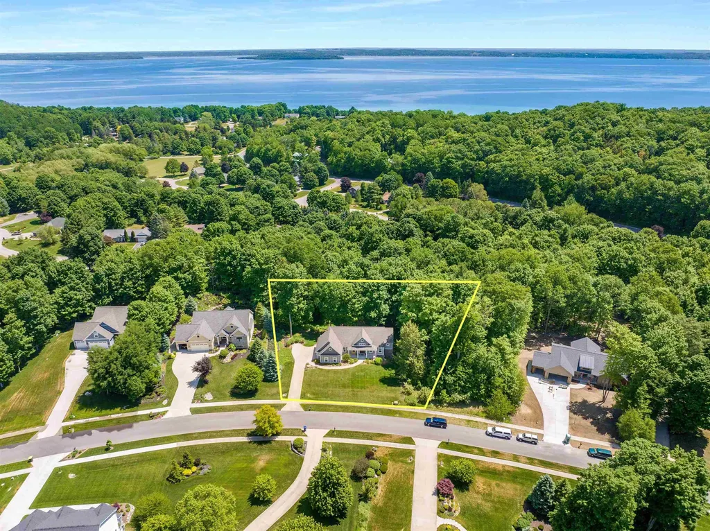 9390 E Summerfield Drive Elmwood Charter Township MI 49684