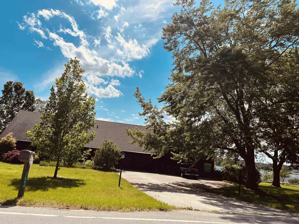 1084 Clubhouse Drive Broomfield Township MI 48893