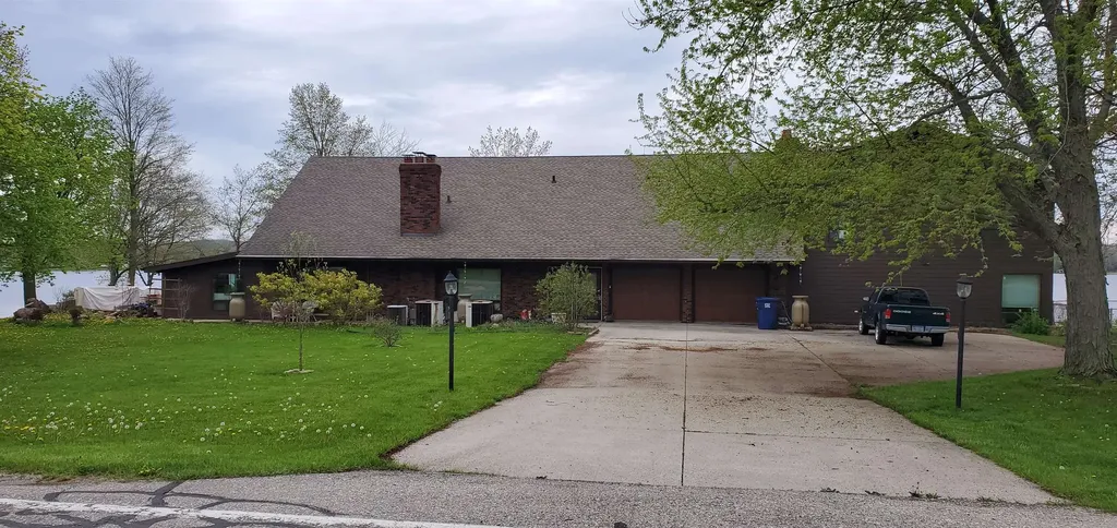 1084 Clubhouse Drive Broomfield Township MI 48893