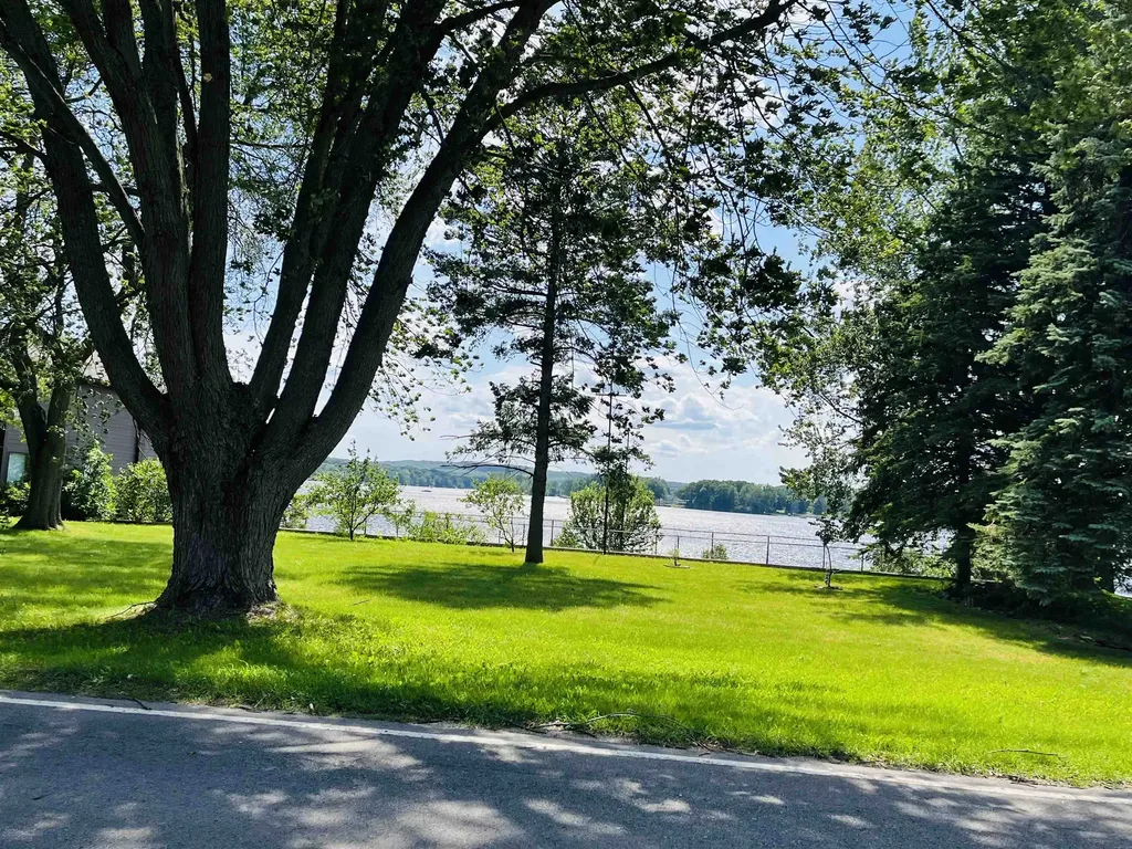 1084 Clubhouse Drive Broomfield Township MI 48893