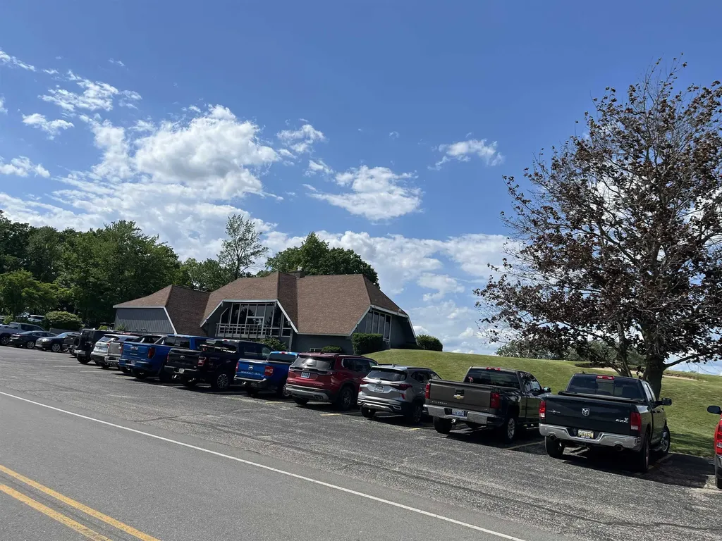 1084 Clubhouse Drive Broomfield Township MI 48893