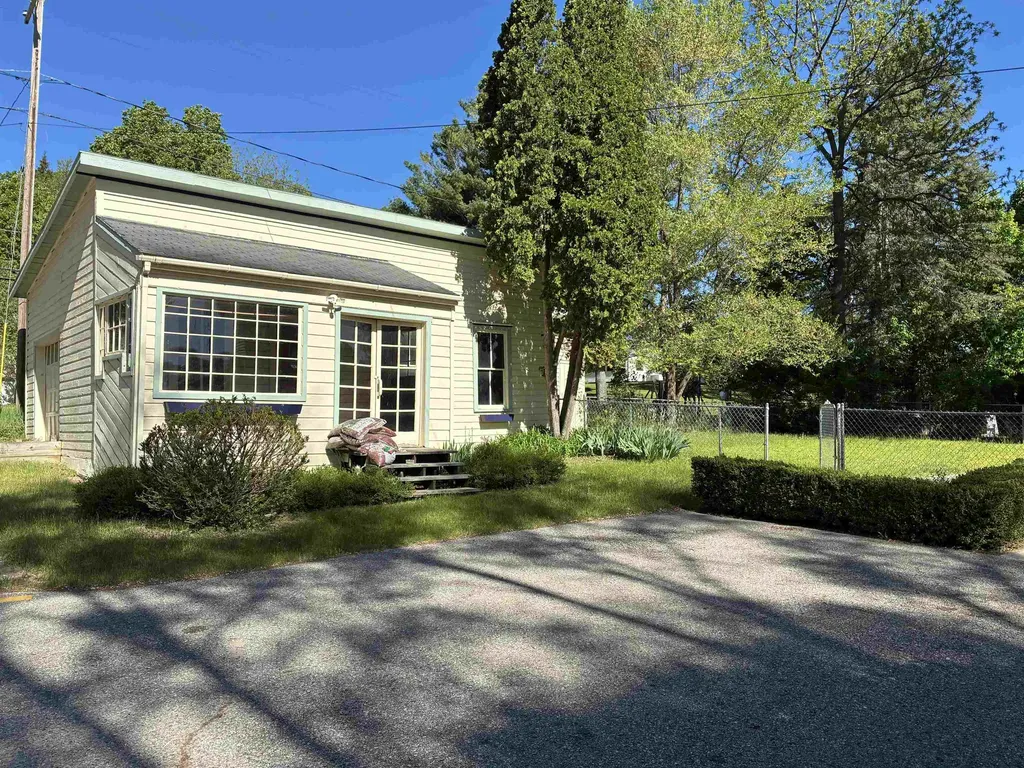 407 N Bridge Forest Home Township MI 49615