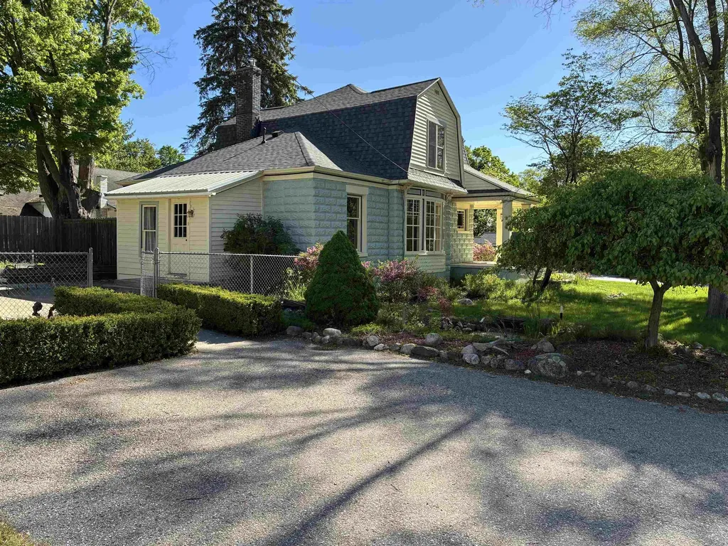407 N Bridge Forest Home Township MI 49615