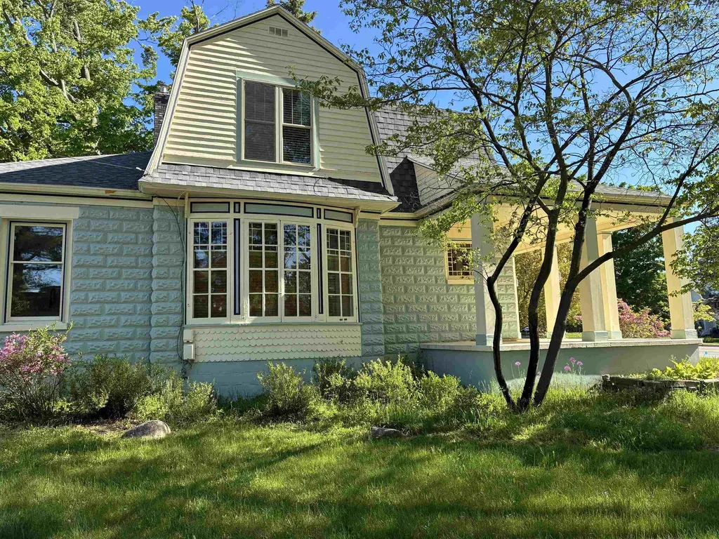407 N Bridge Forest Home Township MI 49615