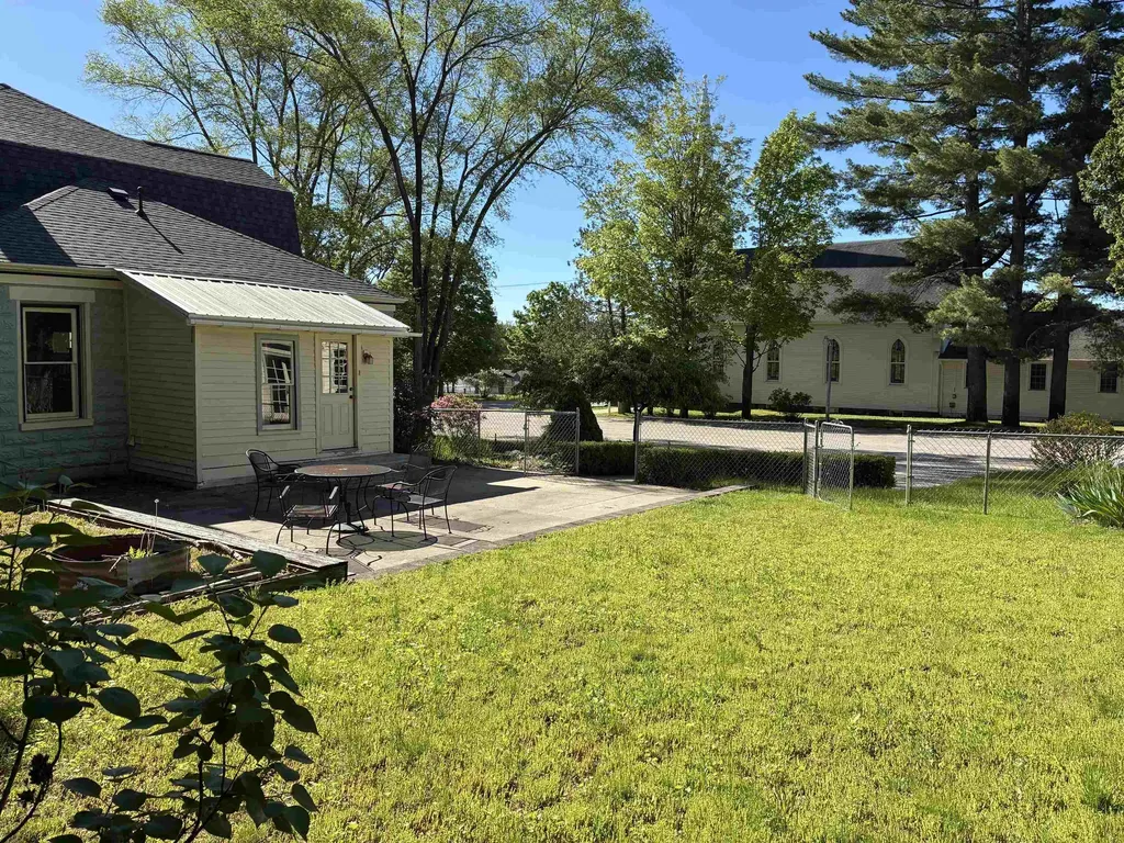 407 N Bridge Forest Home Township MI 49615