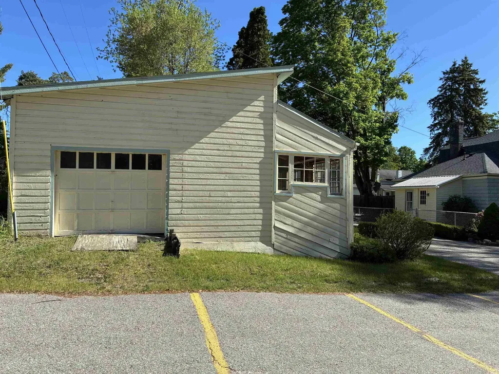 407 N Bridge Forest Home Township MI 49615